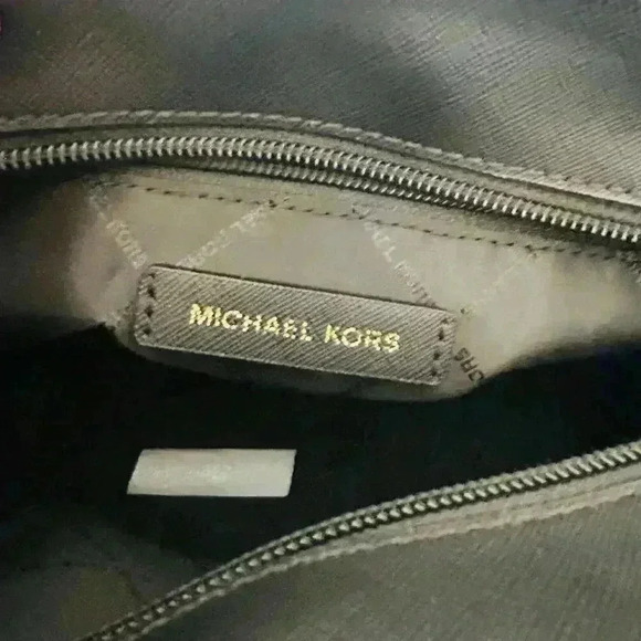 Michael Kors XS Jet Set Travel Carryall Top Zip Tote Black - Picture 8 of 9